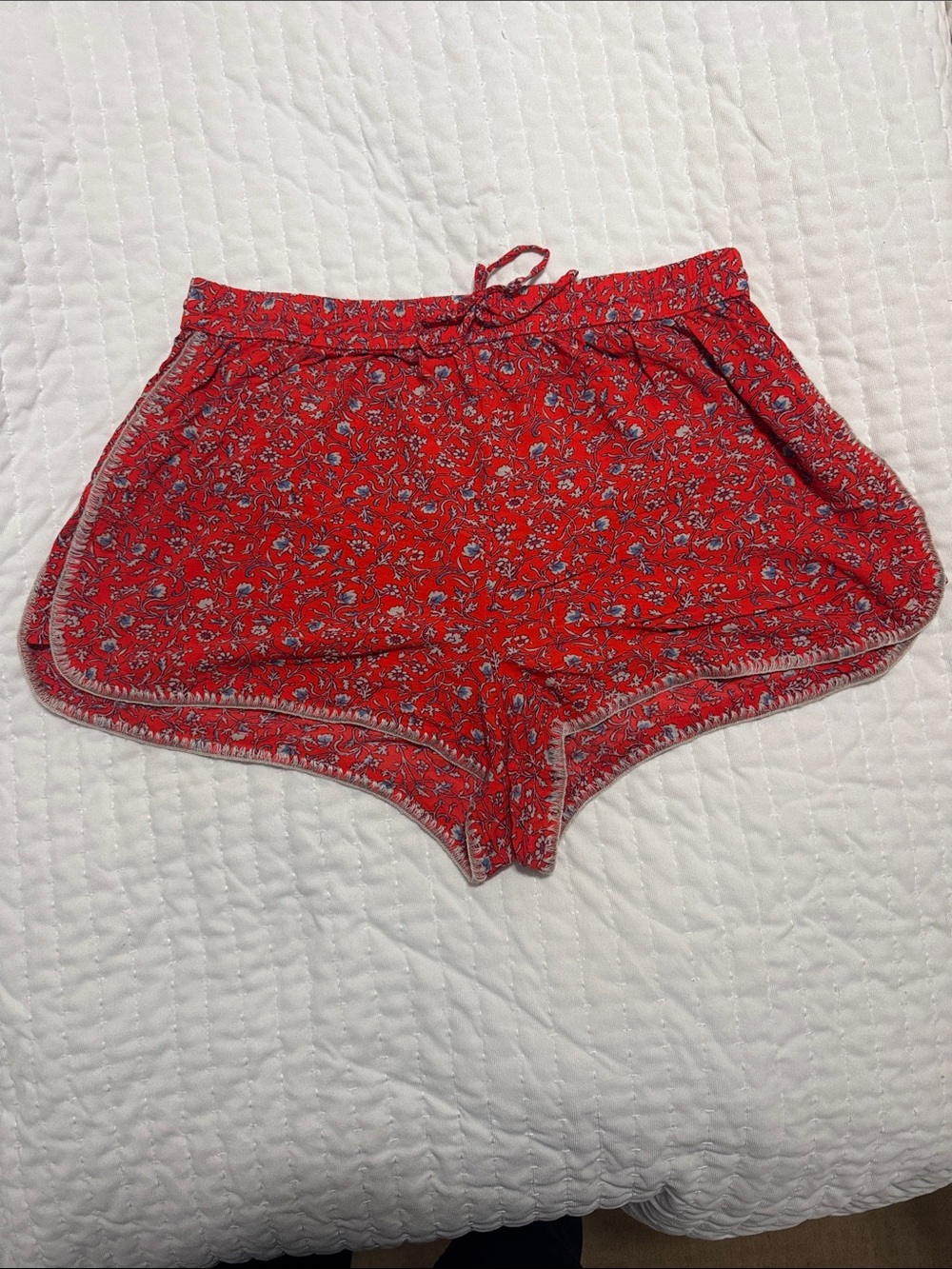 American Eagle Outfitters Red Floral Elastic Waist Shorts